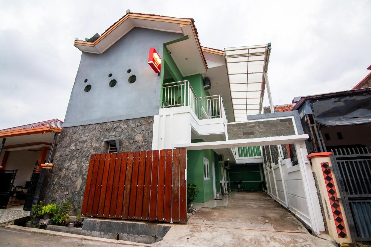 Hotel Oyo 2808 D'residence Syariah Tegal (Central Java)